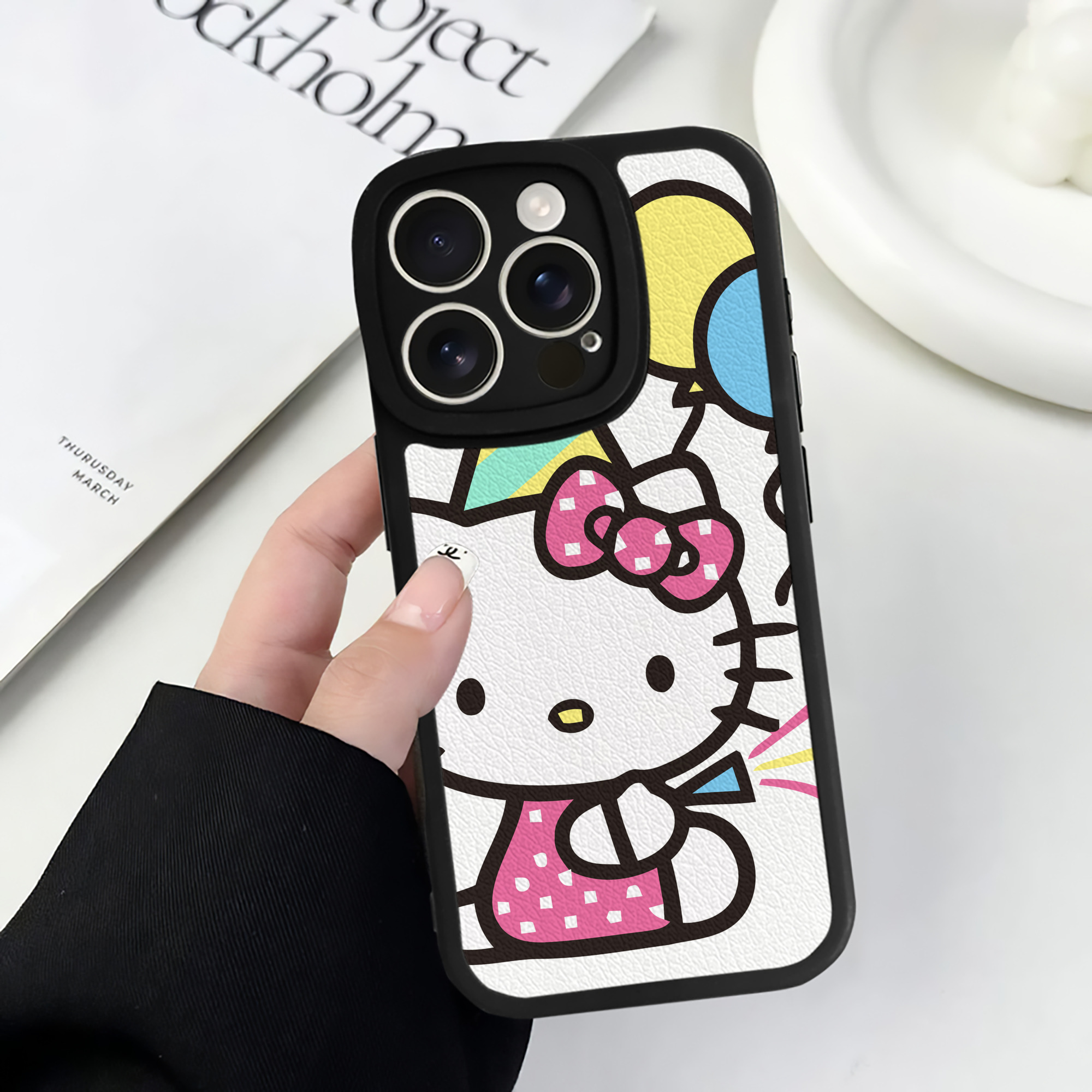 （画像用） Hello Kitty ハローキティ 【iPhone 16シリーズ対応】シリコンスマホケース（レザー調） 材質：シリコン